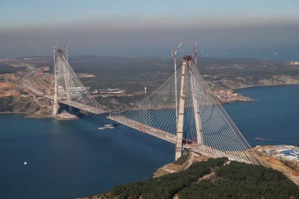 <p>Proje tamamlandığında Odayeri - İkitelli ve Paşaköy - Çamlık bağlantı yolları, otoyolun şehir içi ile bağlantılarını sağlayacak hem de TEM Otoyolundaki yoğun trafiği rahatlatacak. 3. Boğaz Köprüsü ve otoyollarını kullanan araçlar İstanbul'a giriş yapmadan transit olarak geçebilecekler.</p>
