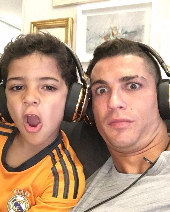 <p>Ronaldo ve Cristianinho</p>
