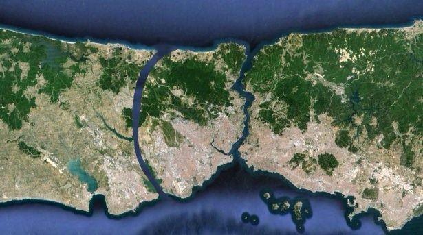 <p><strong>KANAL İSTANBUL</strong><br />
<br />
2011'de "çılgın proje" olarak açıklanan Kanal İstanbul Projesi ile ilgili hazırlıkların büyük oranda tamamlandı. </p>
<p>Resmî adıyla Kanal İstanbul, şehrin Avrupa Yakası'nda faaliyete geçirilmesi planlanıyor.<br />
<br />
Hâlihazırda Karadeniz ile Akdeniz arasında alternatifsiz bir geçit olan İstanbul Boğazı'ndaki gemi trafiğini rahatlatmak adına Karadeniz ile Marmara Denizi arasında yapay bir suyolu açılması hedefleniyor.</p>