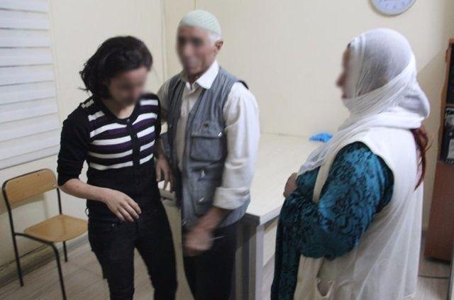 <p>Zehra Kaya isimli PKK'lı kadın terörist ailesiyle görüştürüldüğü anlar;</p>
<p> </p>