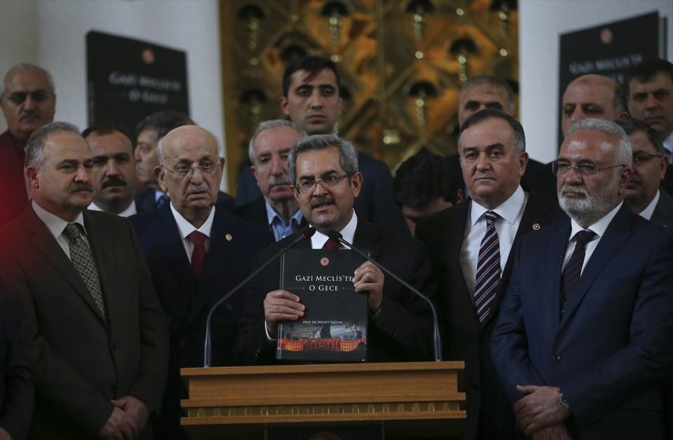 <p>Kahraman, perşembe günü referandum dolayısıyla Genel Kurulun tatile gireceğini anımsatarak, "Bilahare çalışmalar başlayacak. Örnek çalışmalar olması dileğindeyim." diye konuştu.</p>
<p> </p>