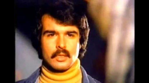 <p>1973 yılında çekilen "Ben Doğarken Ölmüşüm" sinema hayatına atılan usta oyuncu sonraki yıllarda beyaz perdenin aranan oyuncularından oldu.</p>
<p> </p>