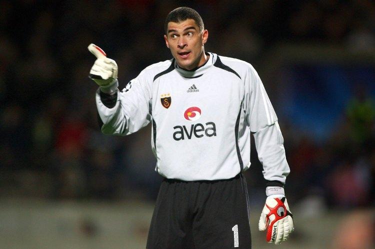 <p>Mondragon: “Şampiyon oluyoruz, Şampiyonlar Ligi kazanıyoruz, Kupada yeniyoruz ama onların sahasında hiç yenemiyoruz. Beraberlik bile yok. Her zaman mağlup, mağlup, mağlup. Birisi bana ‘Şampiyon olmayacaksın ama Kadıköy’de Fenerbahçe’yi yeneceksin’ dese, ‘tamam’ derim”</p>
