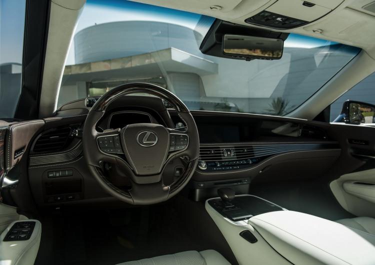 <p>Lexux LC</p>
