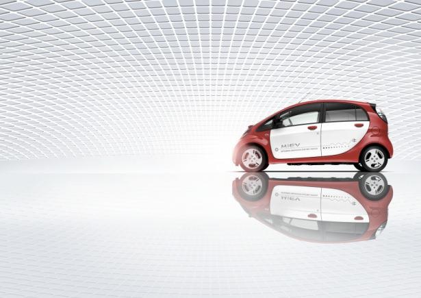 <p>Mitsubishi bu üretimi ile dünyada seri üretime geçen ilk yüzde 100 elektrikli otomobil üreticisi de oldu.</p>
