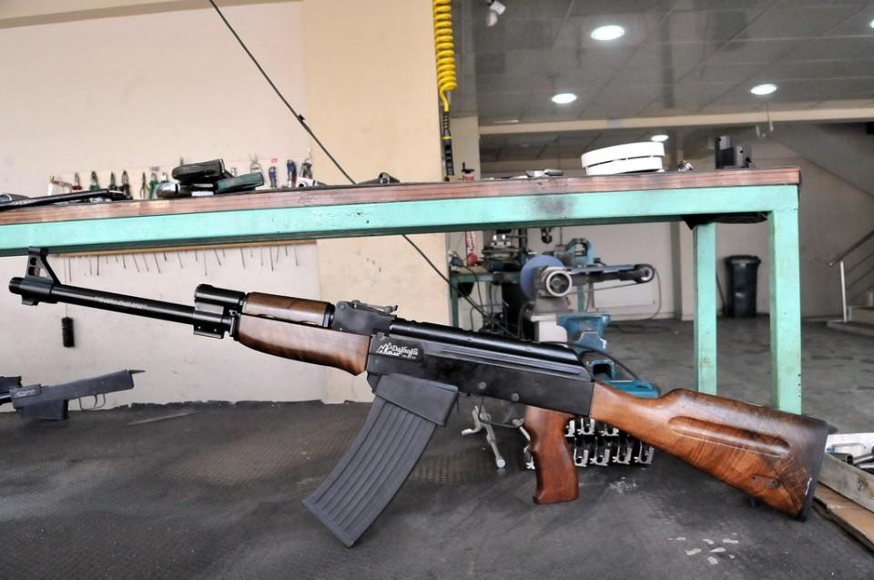 <p>Modelimiz tutulunca üretime başladık. Yılda yaklaşık 10 bin yivsiz av tüfeği üretiyoruz. Ürünlerimizin yüzde 60'nı dış ülkelere ihraç ediyoruz."</p>
