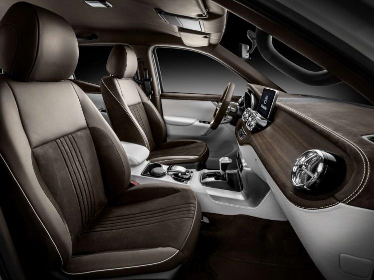 <p><span style="color:#D3D3D3">Mercedes X Serisi’nden hem iki hem de dört tekerlekten çekiş sistemi mevcut.</span></p>