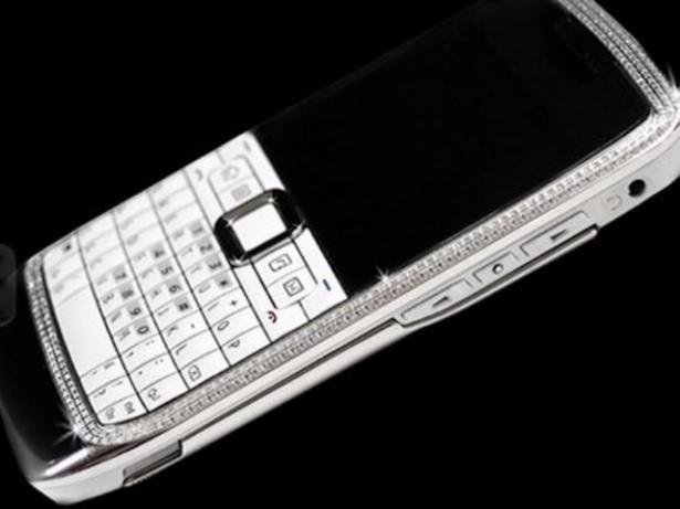 <p><strong>Nokia Supreme</strong></p>

<p>Nokia'nın telefonlarına da el atan tasarımcı Stuart Hughes'ın tasarladığı bu özel telefonun fiyatı 170 bin dolar.</p>
