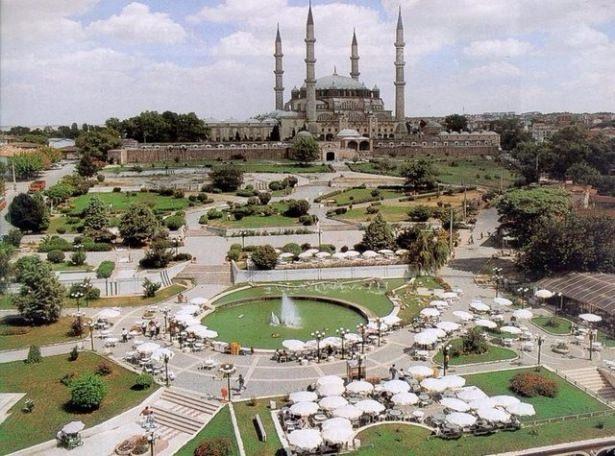 <p><strong>Edirne</strong><br />
TOPLAM:77.7<br />
ERKEK: 74.8<br />
KADIN: 80.9</p>
