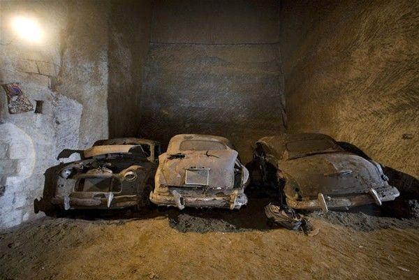<p>2012 yılında Tononi Persico adlı 90 yaşında bir adam Napoli'li jeolog Gianluca Minin'e II. Dünya Savaşı sırasında saklandıkları bu tünellerden bahsedince Galleria Borbonica'yı turistik olarak değerlendirmek için çalışmalara başlandı.</p>