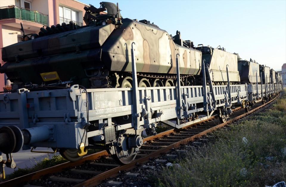 <p>15 Temmuz darbe girişiminin ardından askeri birliklerin şehir dışına taşınması uygulaması kapsamında Ankara Etimesgut Zırhlı Birlikler Okulu ve Eğitim Tümen Komutanlığı'ndaki birlikler çeşitli şehirlere dağıtılırken, 2 bin kişilik askeri birliğin Burdur'a gönderilmesi kararlaştırıldı.</p>