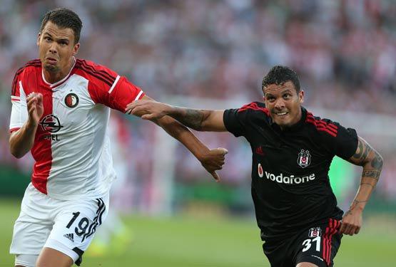<p><strong>Spits:</strong></p>

<p>Hırpalanmış Feyenoord'u yeni teknik direktörü Rutten bile kurtaramadı. Kale düştü, umutlar bitti. Güçlü Beşiktaş karşısında İstanbul'da işimiz çok zor olacak.</p>
