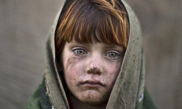 <p><strong>Afganistan</strong></p>

<p>Süt dişini fare deliğine bırakarak '<strong>kirli olan dişlerimi al yerine temiz diş ver'</strong> gibi söylemlerde bulunurlar.</p>
