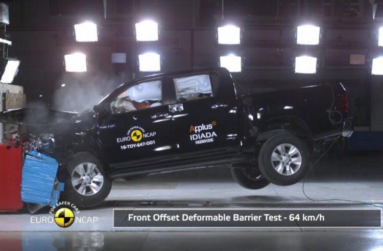 <p>Standart ekipmanlarla 5 yıldız alamayan Hilux, ikinci testinde; yetişkin yolcu güvenliğinde yüzde 93, çocuk yolcu güvenliğide yüzde 82, yaya güvenliğinde ise yüzde 82 başarı elde etti.</p>
<p> </p>
<p>Güvenlik yardımcıları konusunda yakaladığı oran ise yüzde 63 oldu.</p>