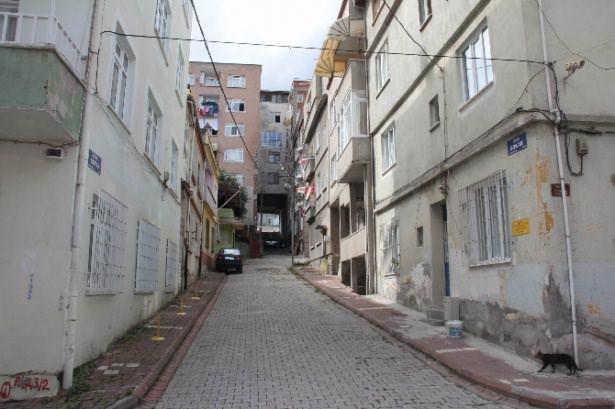 <p>Samsun’un İlkadım ilçesinde 5 katlı bir binanın altından sokak geçiyor.</p>
