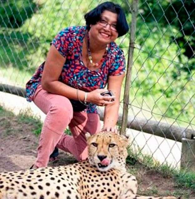 <p>Güney Afrika'da bir vahşi yaşam parkına giden İskoçyalı çift, parktaki "evcil" çitalarla fotoğraf çektirirken dehşeti yaşadı.</p>
<p> </p>