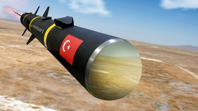 <p>Savunmada yerli projelere ağırlık veren Türkiye, F-35 savaş uçaklarında yerli SOM-J füzelerini kullanmayı planlıyor. Ancak bu sıradan bir 'millileştirme' hamlesi değil. Hedef çok daha büyük...</p>
