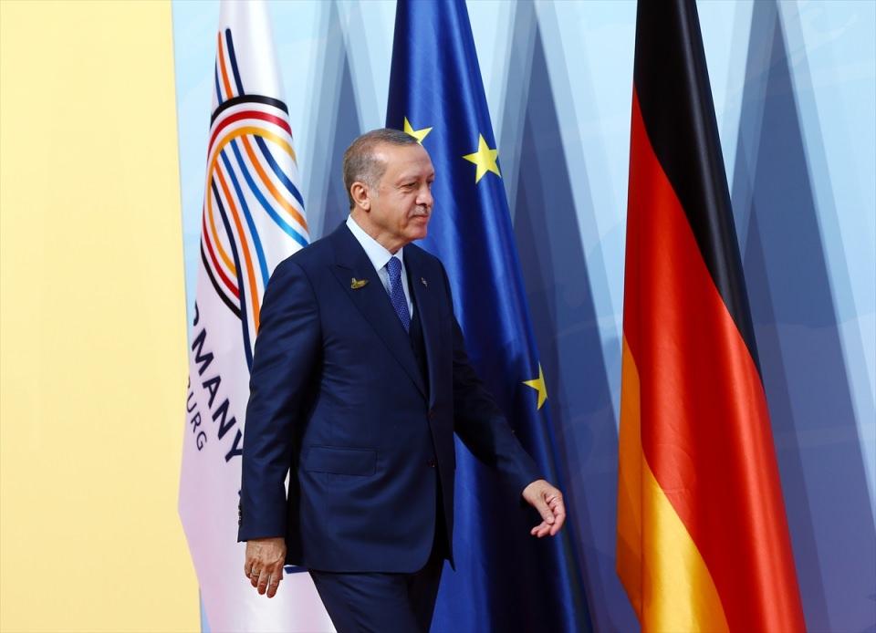 <p><strong>Dünya liderleri G20'de bir araya geldi</strong></p>

<p>Almanya’nın Hamburg kentinde yapılan G20 Lider Zirvesi başladı. Zirveye Cumhurbaşkanı Recep Tayyip Erdoğan da katıldı.</p>

<p> </p>
