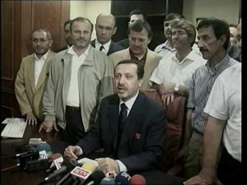 <p>24 Temmuz 1999 - İnfaz yasasından dolayı 10 aylık hapis cezası 4 aya indi. 120 gün kaldığı ceza evinden tahliye edildi.</p>
<p> </p>