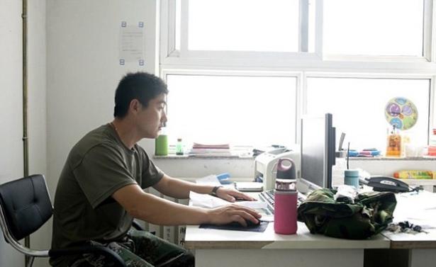 <p>Aynı anda 80 hastayı tedavi edebilecek kapasiteye sahip olan ve şu anda 5'i kadın 50 kişinin tedavi edildiği merkez, uygulamaları ile ülkedeki en sert rehabilitasyon merkezi olarak lanse ediliyor.</p>
