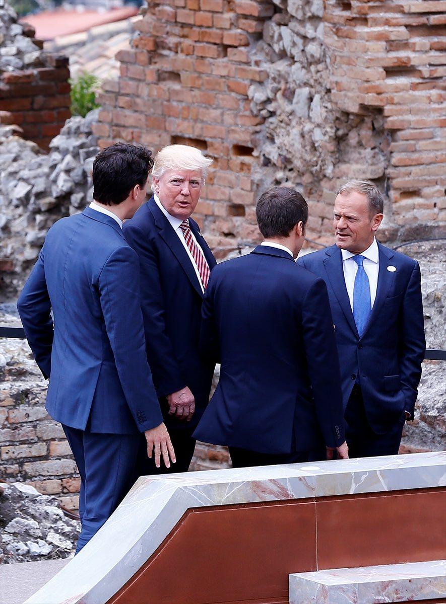 <p><strong>Bölgede kuş uçurtulmuyor </strong></p>
<p>G7 liderlerinin aile fotoğrafı ve ilk gün oturumlarının yapılacağı Taormina'da kent merkezi tamamen kapatıldı. Kentte her sokak ve köşe başını bir asker ve bir polis tutuyor. </p>