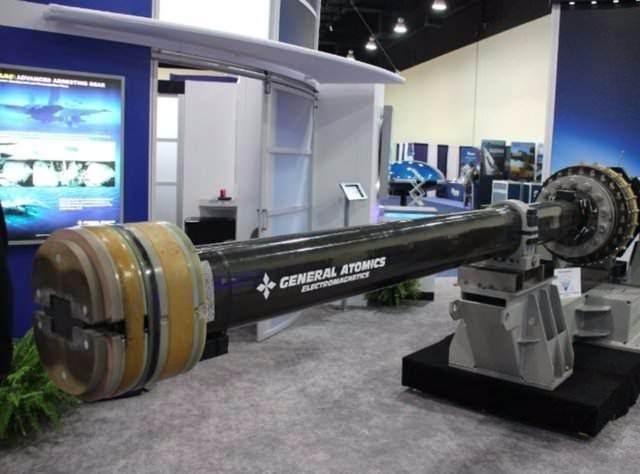 <p>Test edilen elektromanyetik Railgun silahı, mermisini sesten 7 kat fazla hızla hedefine yolluyor.</p>
