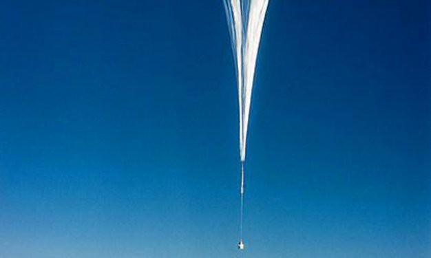 2.200 metre'de çekilmiş bu fotoğrafta, Helyum balonu, kapsülün tam 110 metre üstüne kadar yükselmiş.