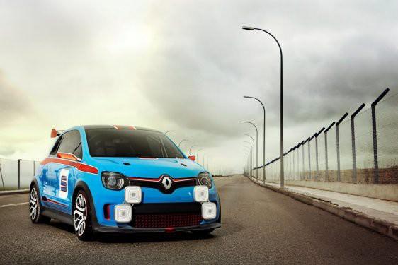 <p>Her iki konsept otomobil de Renault’nun yaşam sürecindeki temel safhaları temel alan tasarım stratejisinin beşinci kademesi olan “Play” (Oyun) aşamasını ifade ediyor ve zamanının tüm özelliklerini taşıyan bir şehir otomobilinin kişiselleştirme olanaklarını gözler önüne seriyor.</p>