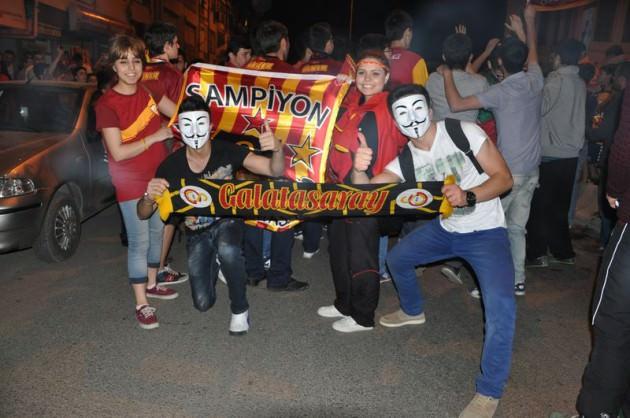 <p>Aç kapıyı Veysel Efendi, Galatasaray şampiyon olarak Saracoğlu'na geliyor!</p>