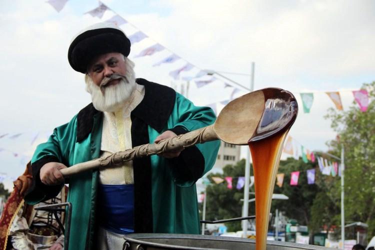 <p>Bu tamamen kanın koyulaşmasıyla ilgilidir. </p>
