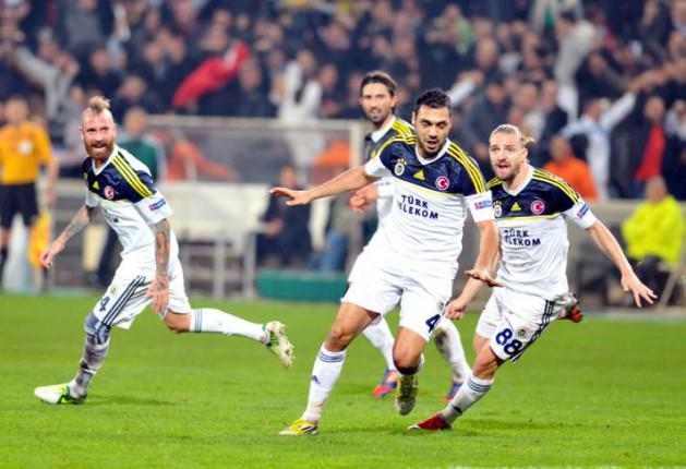 Bu sezon 3 kulvarda yoluna devam eden Fenerbahçe, ligde istikrarsız bir görüntü sergilese de UEFA Avrupa Ligi'nde 2. tura yükseldi. Sarı-lacivertliler, Türkiye Kupası'nda da adını yarı finale yazdırdı.