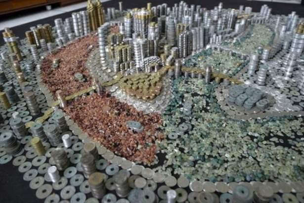 <p>Sosyal medya onu konuşuyor! 11 ülkeden topladığı paralarla küçük bir şehir kurdu.</p>