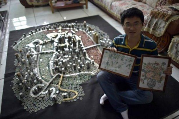 <p>He Peiqi, metal para ve yapıştırıcı kullanarak, doğup büyüdüğü kentin maketini yaptı.</p>
<p> </p>