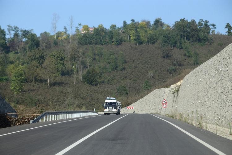 <p>En kısa mesafe bu yol olduğu için Karadeniz'den açılacaklar. Buradan da 3'te 1 oranında yol azalacak." </p>
