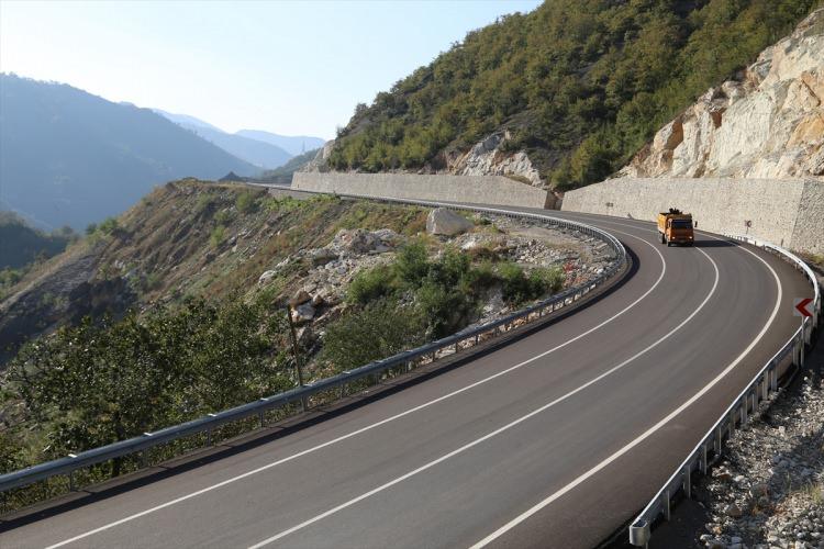 <p>Ordu'ya,Samsun'a, Giresun'a bu mallar inecek. İş ticaretinde biz fındık satacağız, onlar kayısı veya ürettikleri sanayi ürünlerini bize satacaklar.</p>
