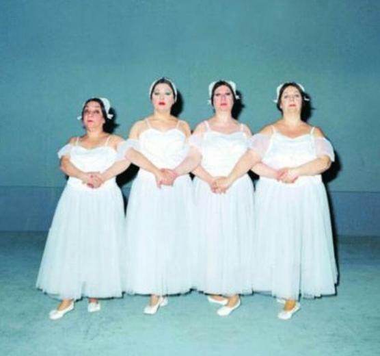 <p>Adile Naşit-Asuman Arsan-Ayten Erman-Belkıs Dilligil.. 1980 Hisseli Harikalar Kumpanyası..</p>