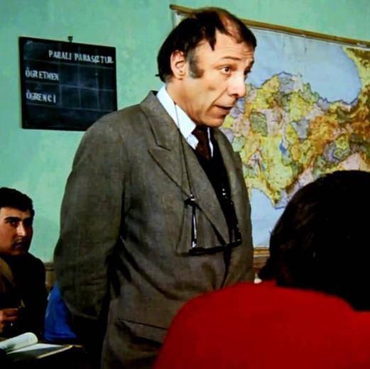 <p>Seveni çok oluyor Mahmut Hoca fotoğraflarını.. Açısı ve az bulunurluğu itibarı ile kıymetli bir karedir!..</p>