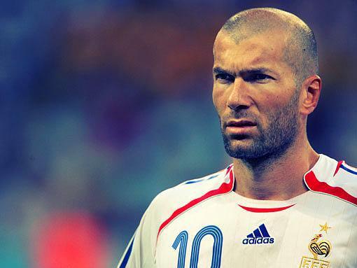 <p>Zinedine Zidane: ''Oğlumla evimin bahçesinde futbol oynarken ikimiz de en sevdiğimiz futbolcular olurduk. Oğlum ben olurdu, ben ise Ronaldo.''</p>
