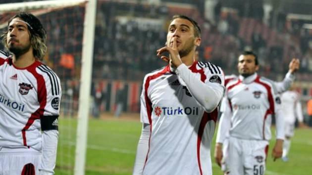 <p><strong>CENK TOSUN</strong><br />Yerli forvet konusunda sıkıntı çeken Aykut Kocaman bu problemi Cenk Tosun ile çözmek istiyor.</p>