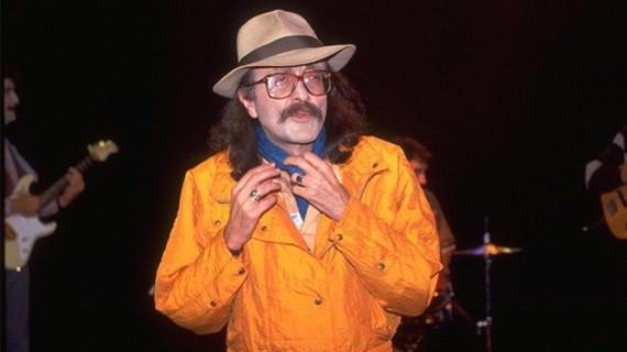 Cem Karaca Emrah: Sözlerinde müstehcen kelimeler var.