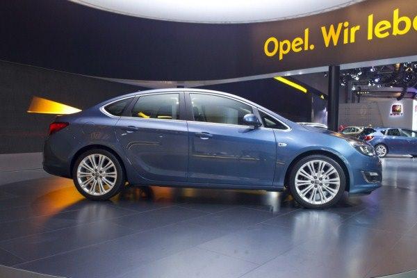 <p>Yeni Astra Sedan’a 44 bin 865 TL</p>