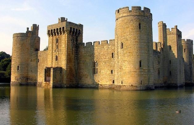 <p>Bodiam Kalesi</p>
<p>Doğu Sussex, İngiltere</p>