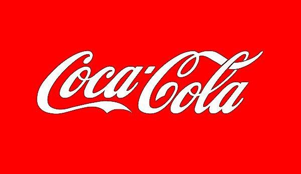 <p>Coca Cola Coca Colanın mucidi Dr. Pembertonun ortağı ve aynı zamanda muhsebecisi Frank Robinson, iki C harfinin mükemmel bir estetik yaratacağını düşündü ve kendi el yazısıyla Coca Colanın bugüne kadar değişmeden gelen logosunu yarattı.</p>
