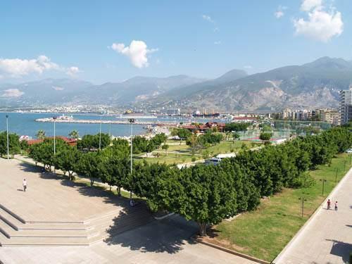<p>İskenderun Nüfusu: 190.279 Bağlı olduğu il: Hatay</p>