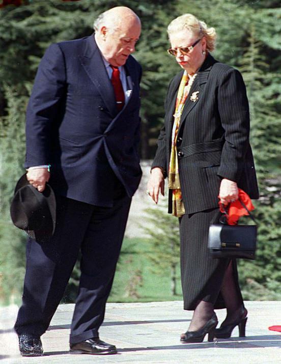 <p>27 Mayıs 2013<br /><br />9. Cumhurbaşkanı Süleyman Demirel'in eşi Nazmiye Demirel, 86 yaşında yaşamını yitirdi. </p>