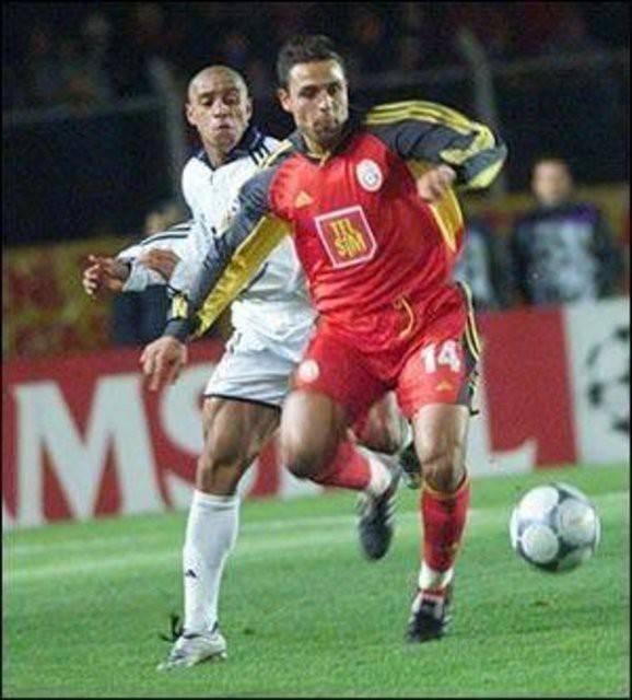 Galatasaray-Real Madrid: 3-2 3 Nisan 2001 Şampiyonlar Ligi Çeyrek Final ilk maçında Galatasaray, konuk ettiği Real Madrid karşısında bir anda 2-0 geriye düştü. İkinci yarı sahada bambaşka bir Galatasaray vardı. Sarı-kırmızılılar Ümit Davala, Hasan Şaş ve Jardel'in golleriyle karşılaşmayı 3-2 kazandı. Fatih Akyel bu maçta oynadığı futbolla dönemin en önemli sol kanat oyucusu Roberto Carlos’u gölgede bırakmıştı.