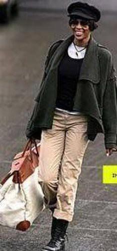<p>Naomi Campbell, bu hareketi sonucunda New York sokaklarını süpürüp ve umumi tuvaletleri temizledi.</p>