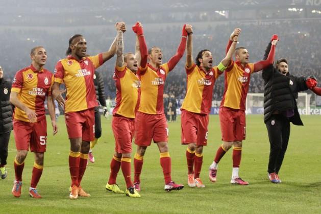 <p>Ama Cim Bom’un yeni bir avantajı vardı, kendi göbeğini kendi kesebilecekti. Sarı kırmızılı takımın üst üste 2., toplamda 19. şampiyonluğunu ilan etmesi için artık Sivasspor’u Arena’da yenmesi yetecekti.</p>