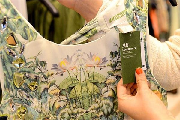 <p>96- H&M</p>

<p>Marka değeri 11,678 milyar dolar.</p>
