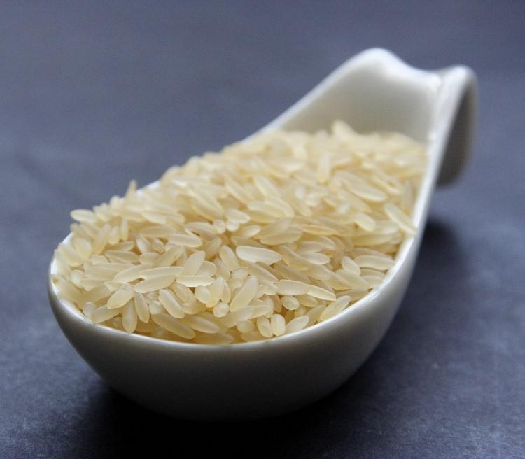 <p>Temel gıdalardan biri olan pirinç vücudun pirinç oranını artırır. Bağırsak hareketlerini düznlerken kan şekeri seviyersini dengeler. Aynı zamanda yaşlanma sürecini de yavaşlatır.</p>

<p> </p>
